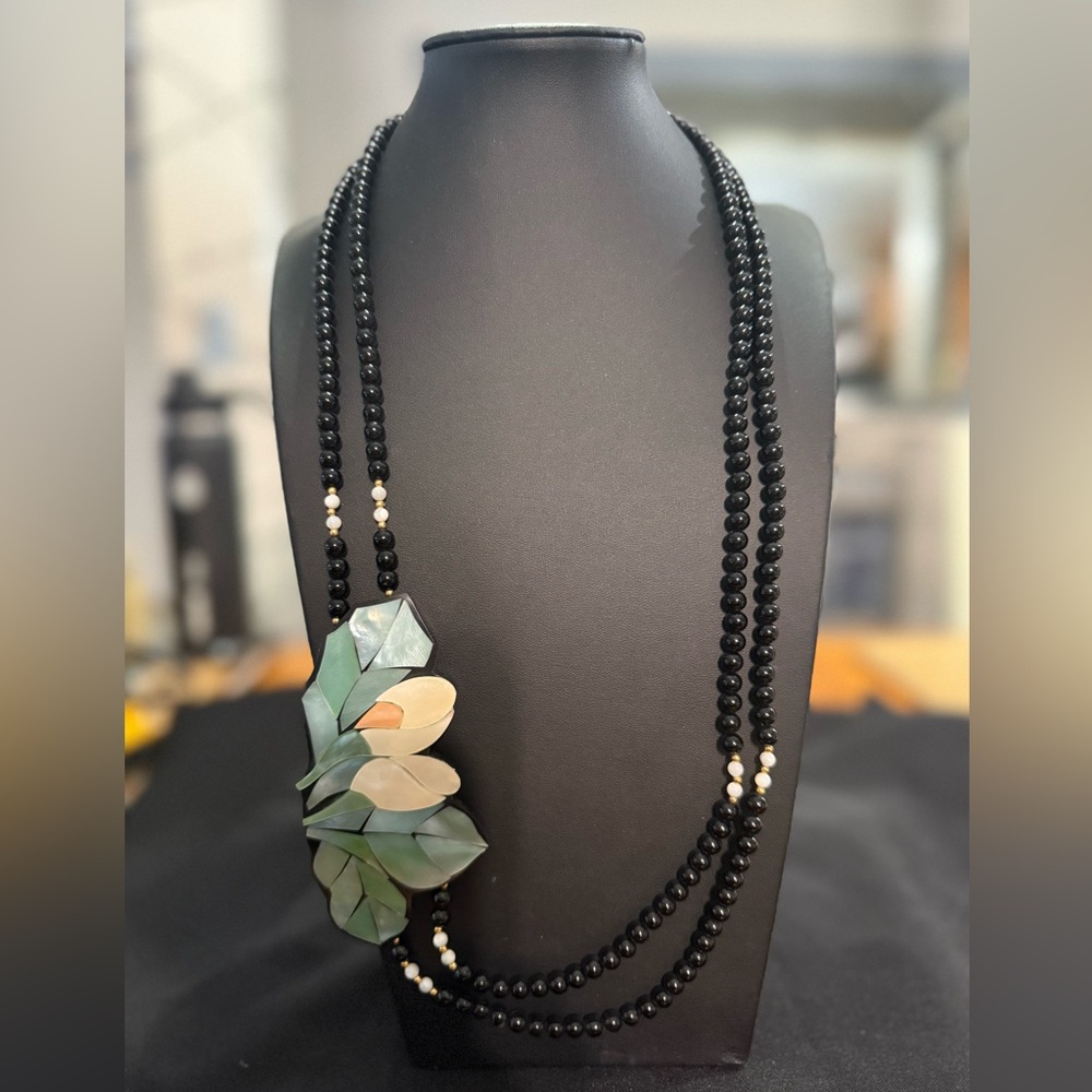 Floral Mother of Pearl Necklace and Earrings Pendant Pierced - Picture 8 of 8